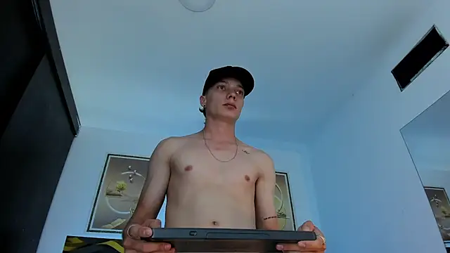 Tonny_montana_ Chat XXX in diretta
