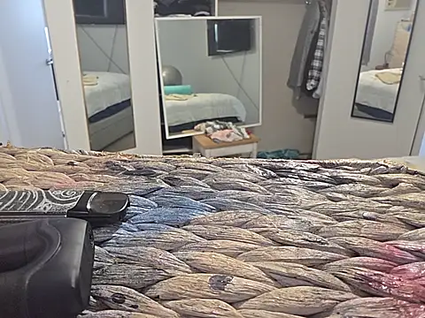 Handsolo_porn Adlı Modelin Web Kamerası Şovu