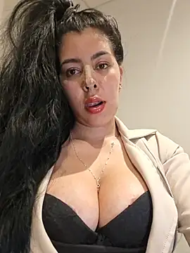 Chatroom XXX en direct de Luianna