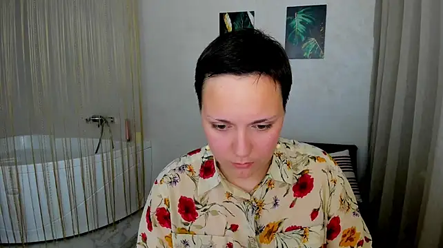 GoldenHazee's Live XXX Chat