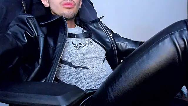 دردشة Tommy_Bred الجنسية المباشرة