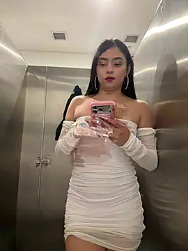 LilacNoir's Live XXX Chat