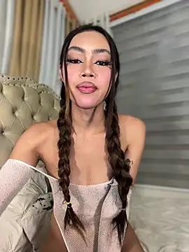 Innocent_yanixx69 Adlı Modelin Canlı XXX Sohbeti