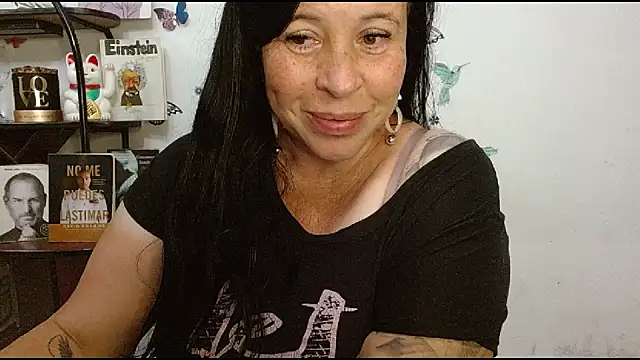 LauraMallioni's Live XXX Chat