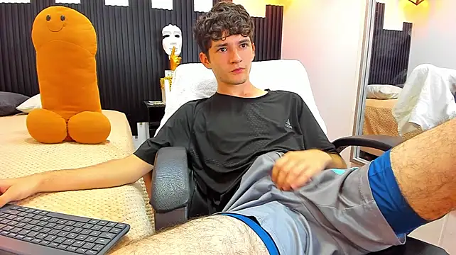trevor_mob Adlı Modelin Canlı XXX Sohbeti