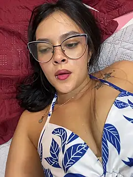 EmmaCurvyy Adlı Modelin Canlı XXX Sohbeti