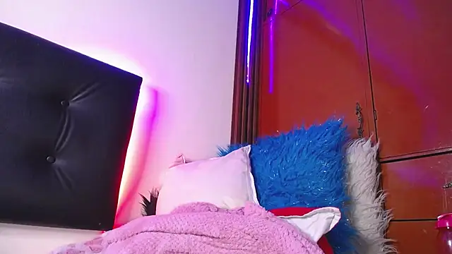 SeleneMore live XXX chat