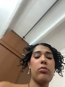 EmmaRoux_'s Live XXX Chat