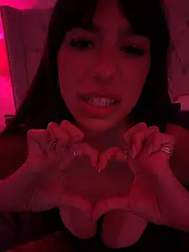 צ'אט XXX בשידור חי של LoveLillyy