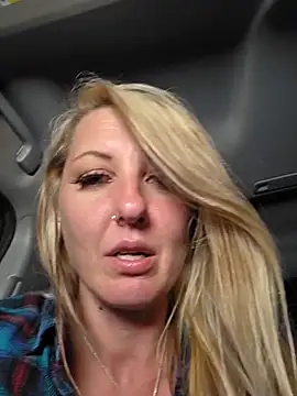 SheIsSomething live XXX chat