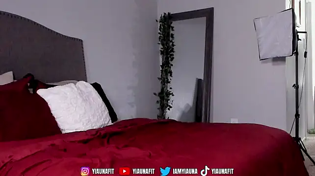 yiauana Chat XXX live