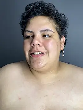 Hailey_Curvy élő XXX-chatje