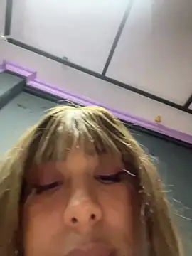 MiaAndrade's Live XXX Chat