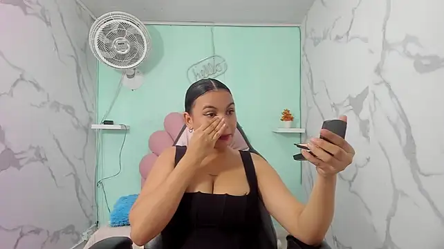 valeria_martinez19's Live XXX Chat