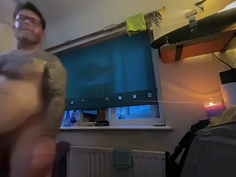 Tattooednakedguy webkamerás műsora