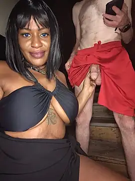 AmazonianMistress élő XXX-chatje