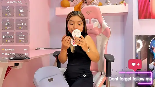 Chat +18 de CharlotteMuller ao vivo