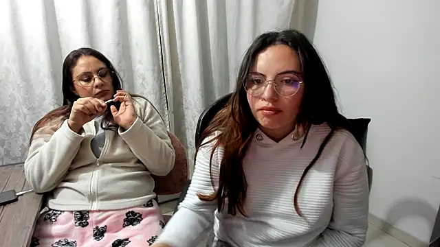 Chat +18 de _girls_on_fire_ ao vivo