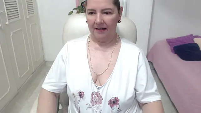 leonela_69's Live XXX Chat