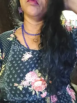 SRUTHI-8のライブXXXチャット