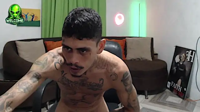 alpha_zom's Live XXX Chat