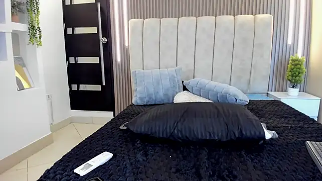 LuciaMoretti_ Adlı Modelin Canlı XXX Sohbeti