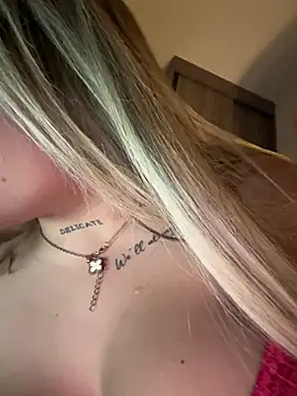 Онлайн чат XXX MiaWhitePink_