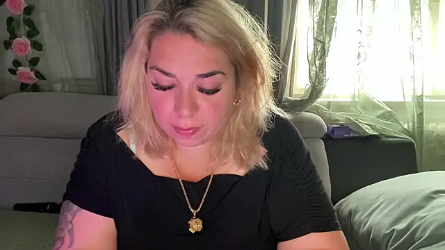 Monageil Adlı Modelin Canlı XXX Sohbeti