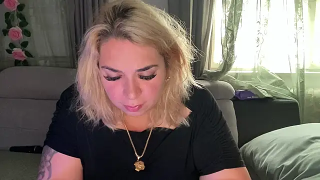 Monageiln Live XXX chat
