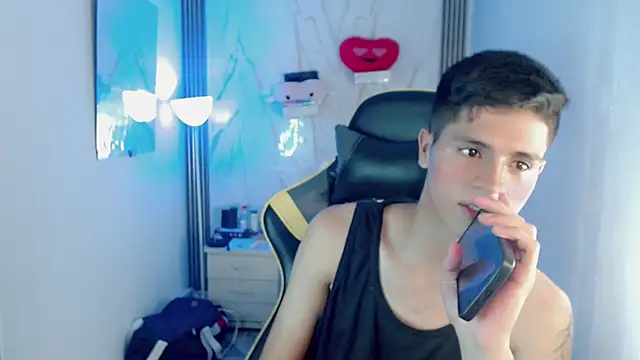 Chat +18 de Ascii_one ao vivo
