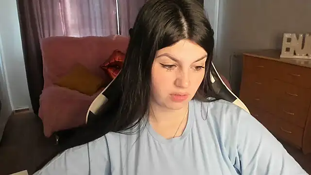 KisaModel XXX чат на живо