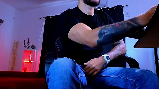 MightyAaron66 Live XXX Chat