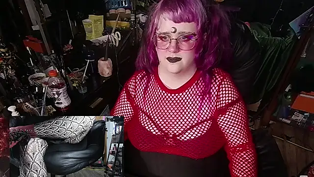Sinstresshemlock's Live XXX Chat