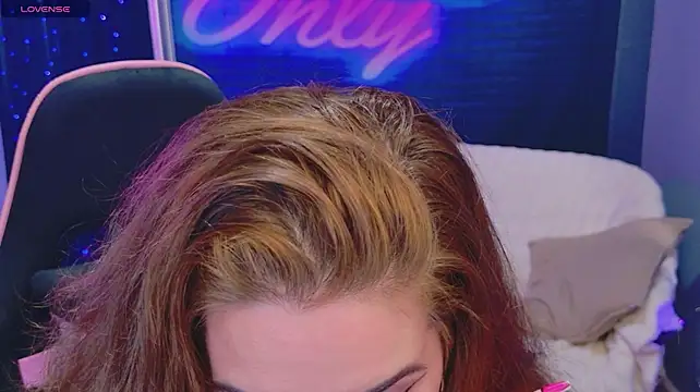 KarinaNoir élő XXX-chatje