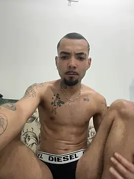 Rik_Olix Live XXX-Chat