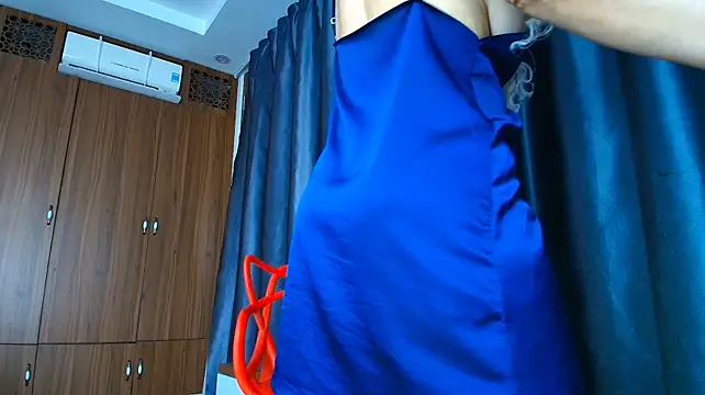 XXX chat uživo modela Mia_kai