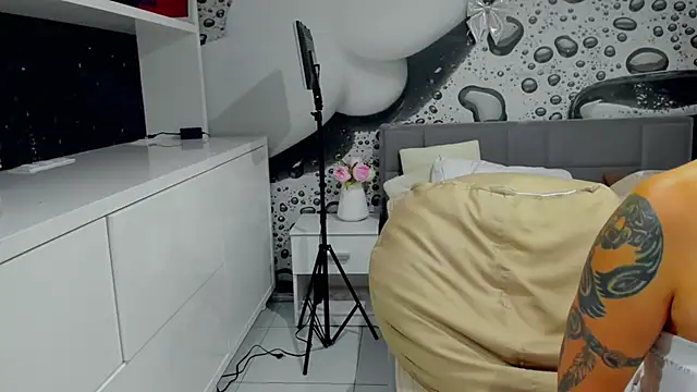 AlmaFancy's Live XXX Chat
