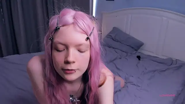 Chat XXX en directo de LavenderMitten