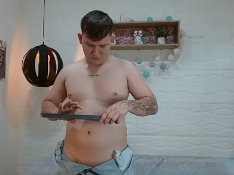 damian_miller7 即時 XXX 聊天