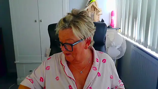 BridgetBlueEyes' Live XXX Chat