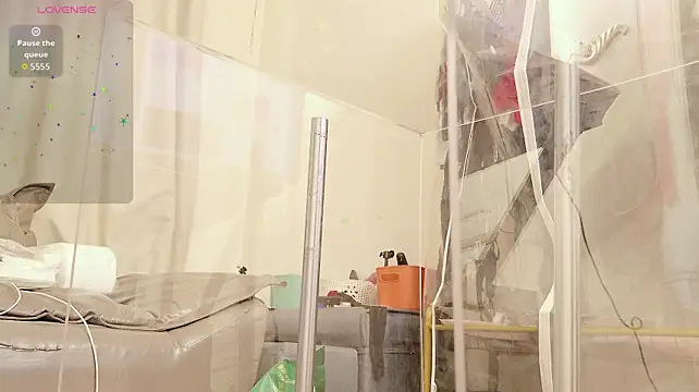 fox-yiyi Show in webcam