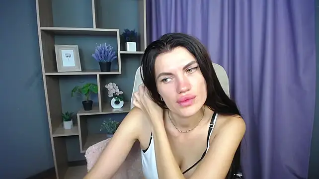 MilaLoona live XXX chat