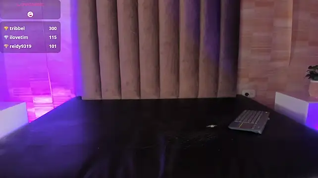 Isaac_Grey Live XXX-chat