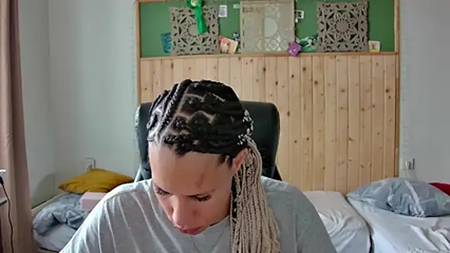 AaliyahHarris Chat XXX in diretta