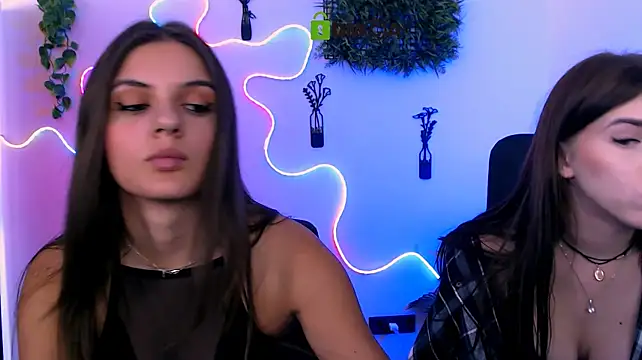 lisa_dark_ Adlı Modelin Canlı XXX Sohbeti