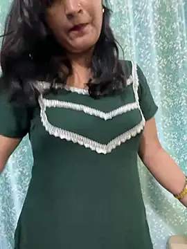 Chat +18 de Priyaa_1433 ao vivo