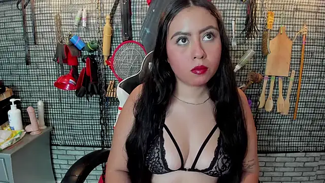 Chat +18 de hillary_bigbutt ao vivo