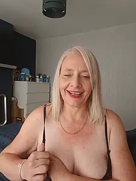 Chatroom XXX en direct de BellaUkCurvy