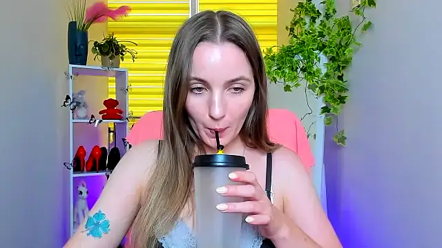 Mila-moon Chat XXX in diretta