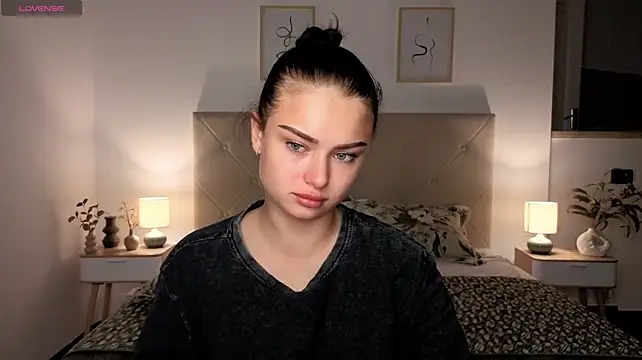 Silena_sky Adlı Modelin Canlı XXX Sohbeti